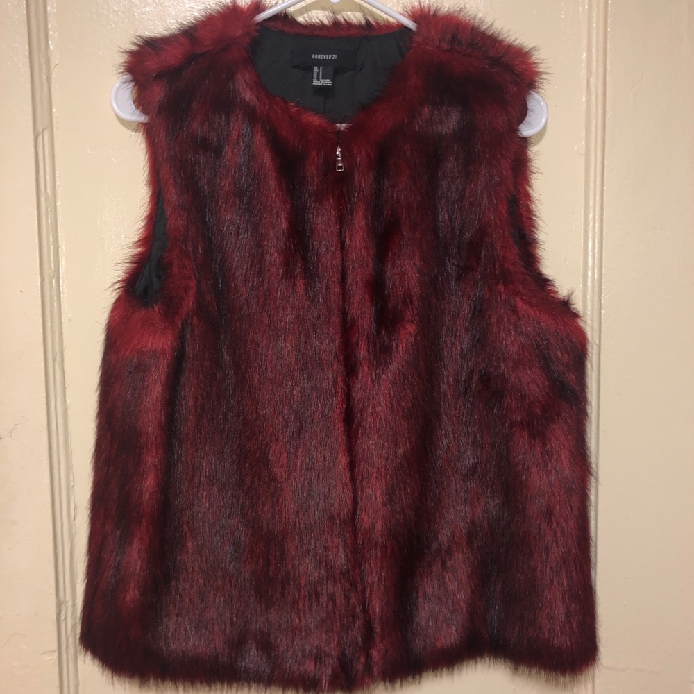 Faux fur vest with zipper!